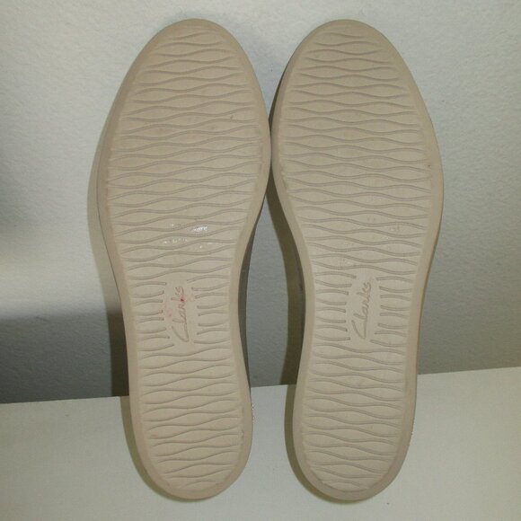 Clarks Artisan Womens Silver Flat Loafer NWOB - Size 7.5M - Picture 9 of 9